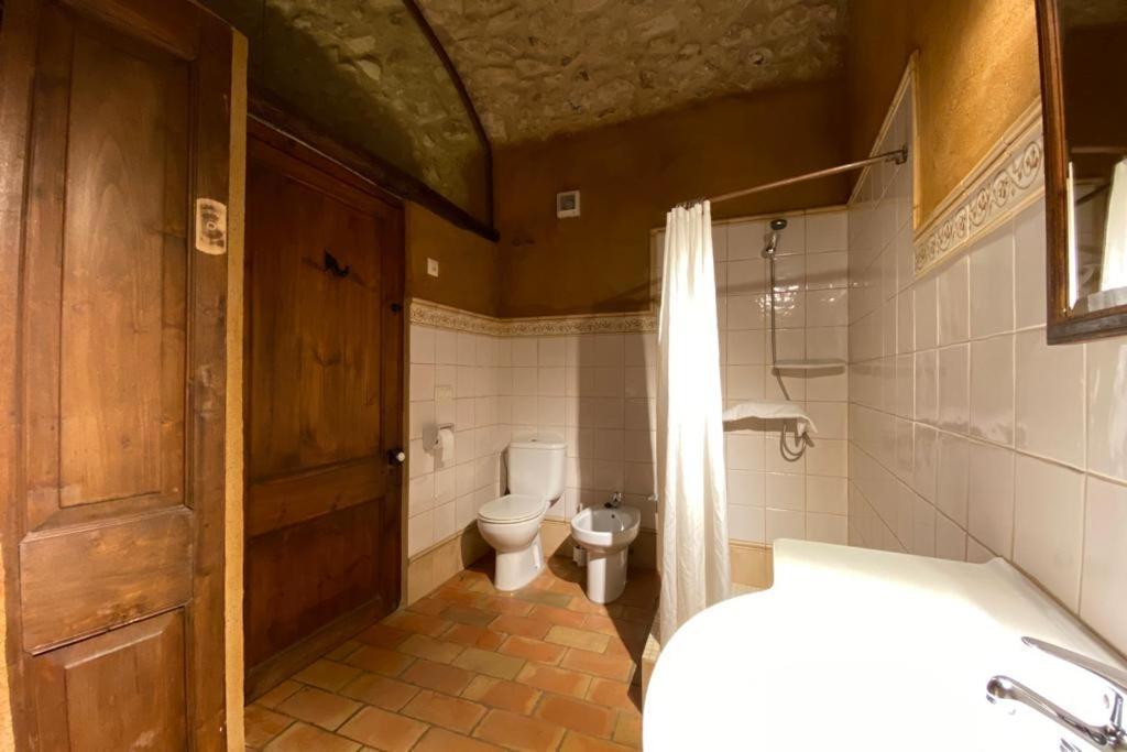Mas Roquet Guest House มาซาเน็ต เด คาเบรนิส ภายนอก รูปภาพ
