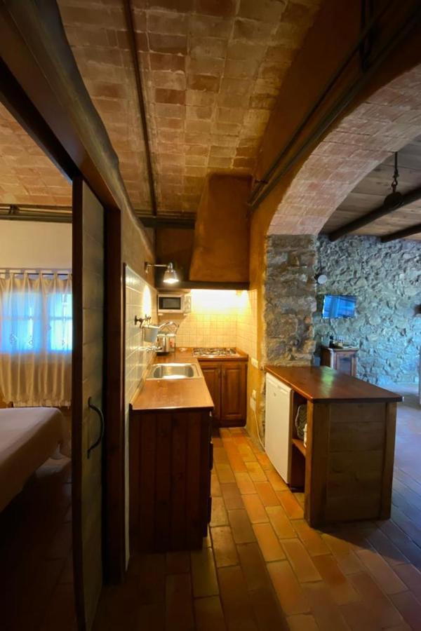 Mas Roquet Guest House มาซาเน็ต เด คาเบรนิส ภายนอก รูปภาพ