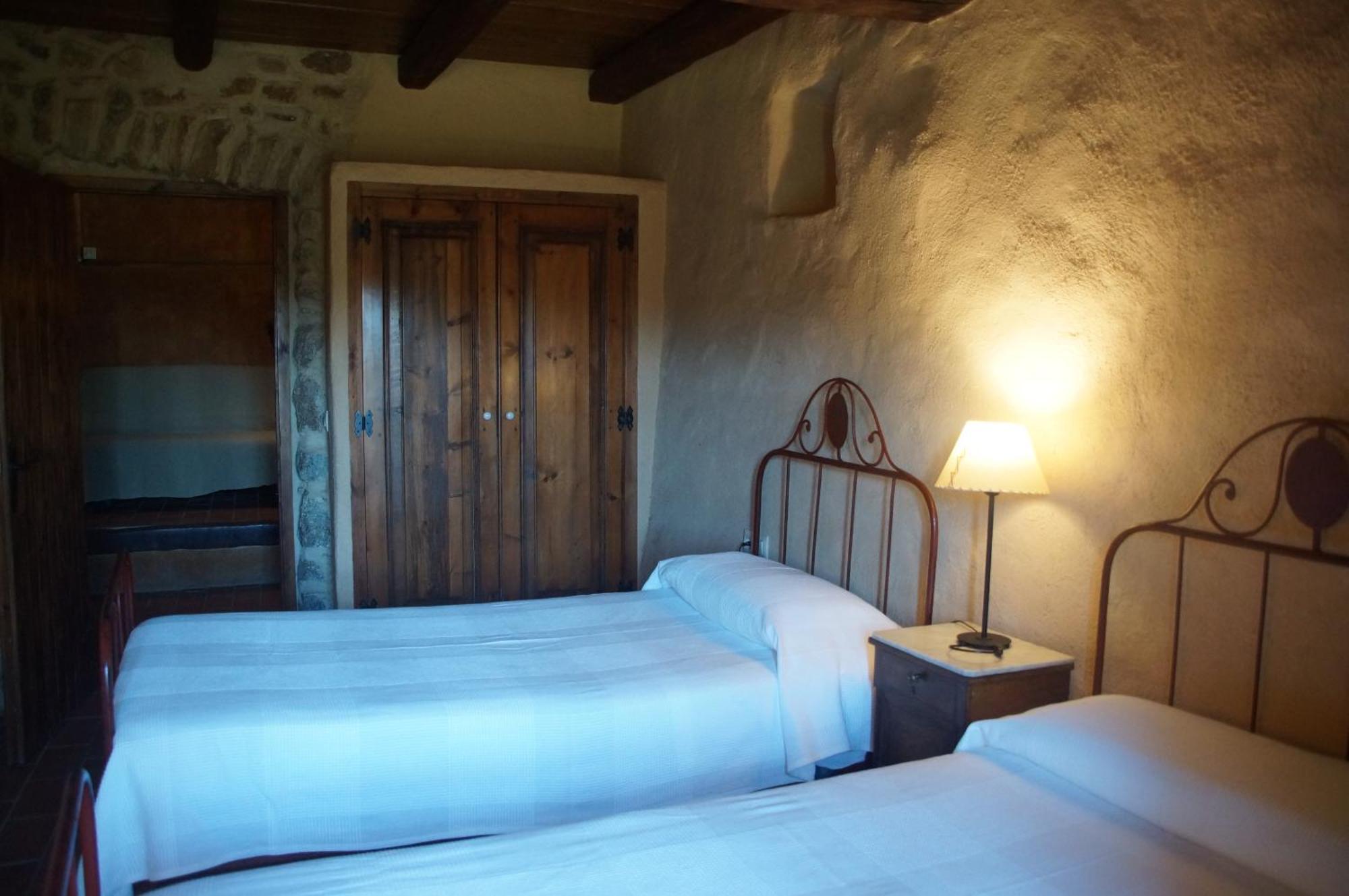 Mas Roquet Guest House มาซาเน็ต เด คาเบรนิส ภายนอก รูปภาพ