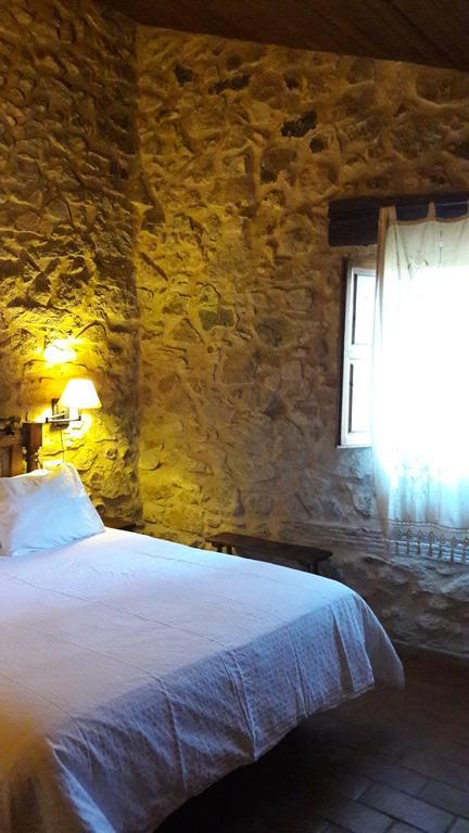 Mas Roquet Guest House มาซาเน็ต เด คาเบรนิส ภายนอก รูปภาพ